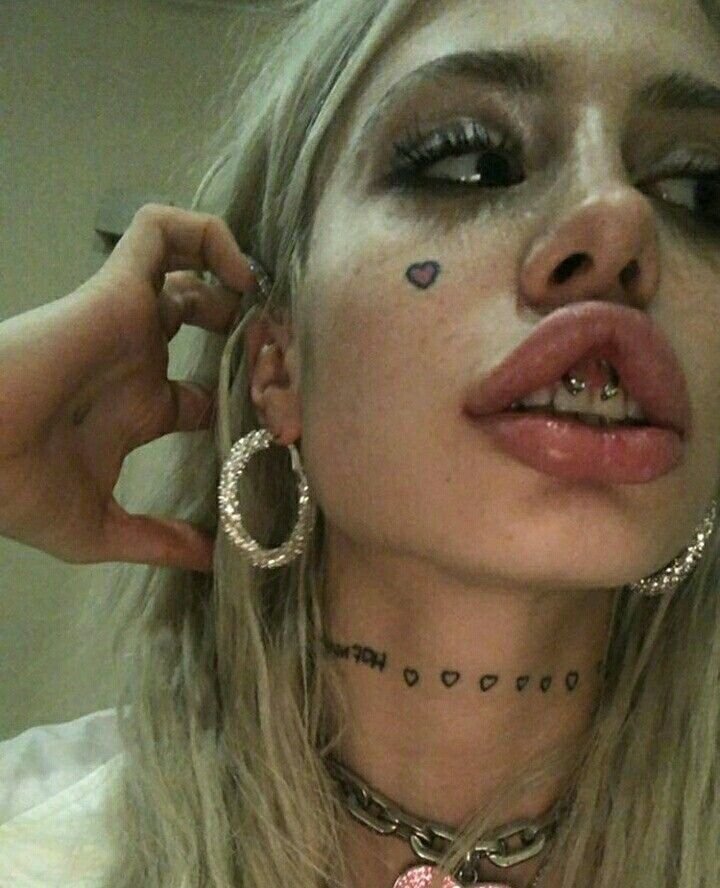 Cocksucking Russian Singer #b9VcLu3q