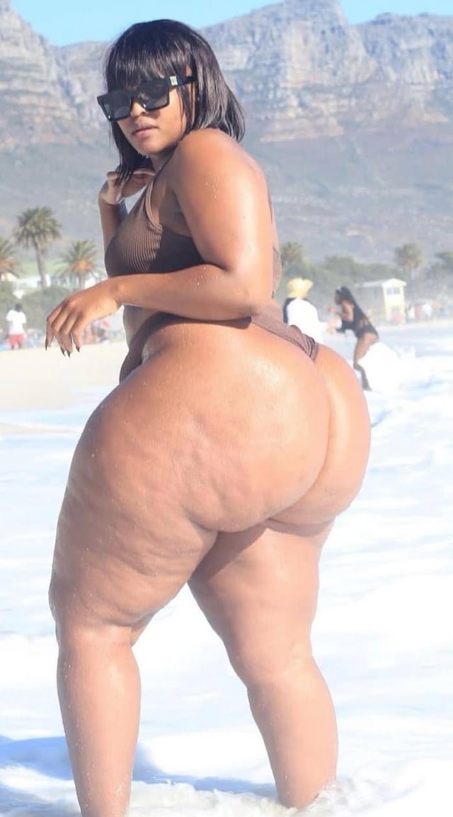 Giant thick asses #WrERcgOQ