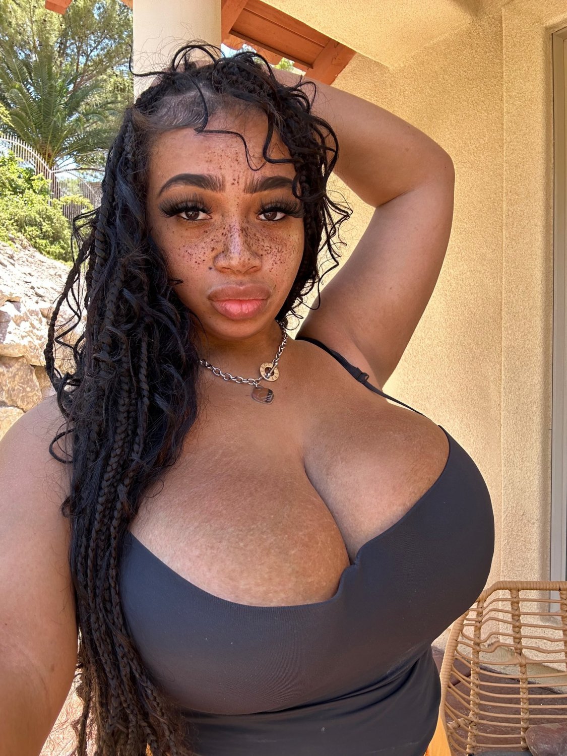 Peito lindo dela . #ujRMnQWd