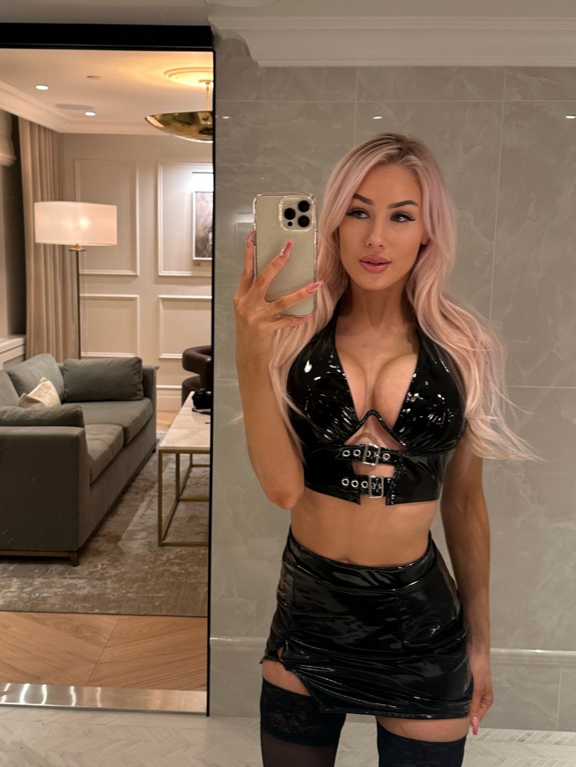 Sexy PVC babe #9iDIQP0M