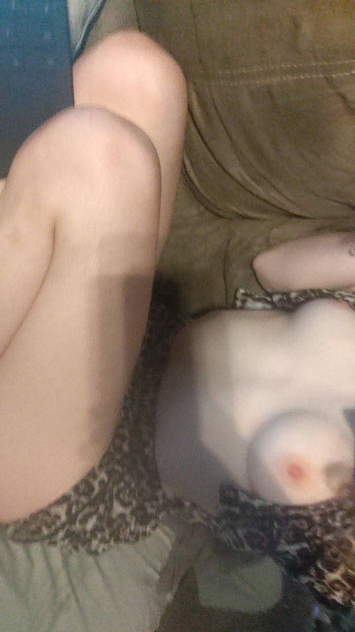 Teen slut shows off her body #ToGmjVOf
